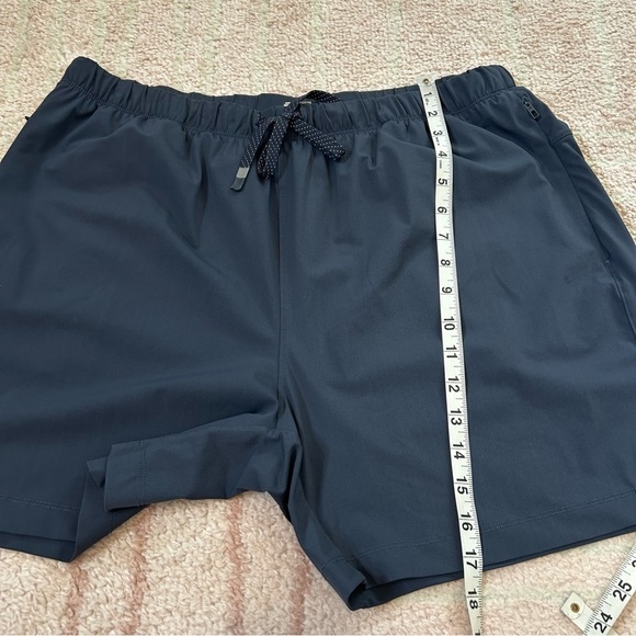 Fabletics Takeover Short Dark Blue Gray Athletic Shorts Size XL Outdoors - Picture 7 of 9